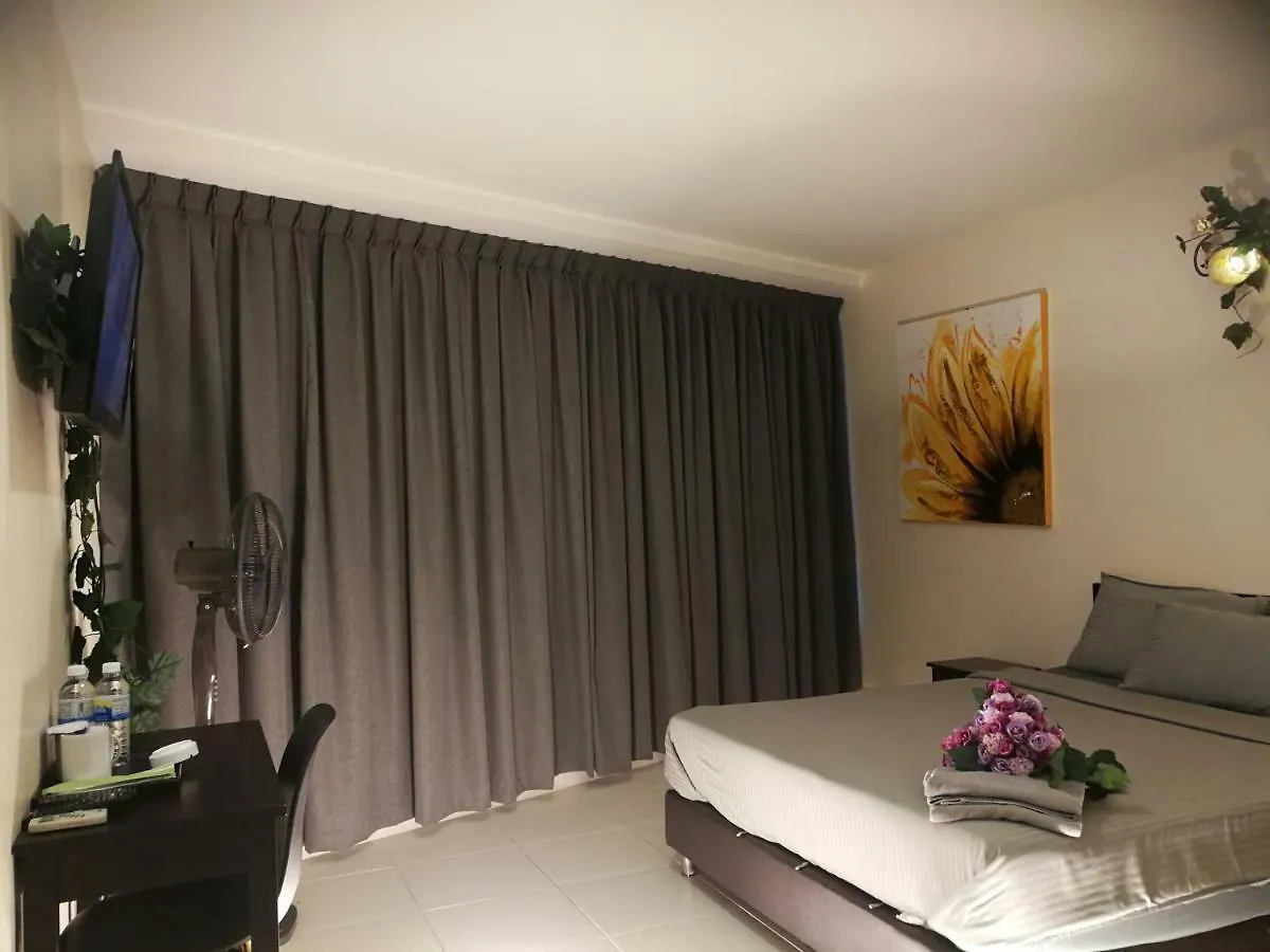 Livecom Hotel Johor Bahru 0*,  Malezya